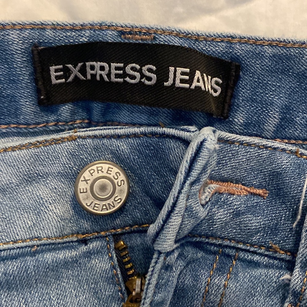 Express Shorts - Picture 2 of 6